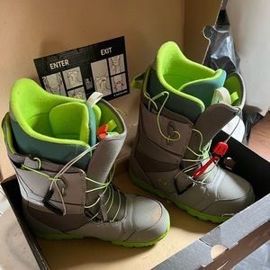 Brand new. Burton size 13